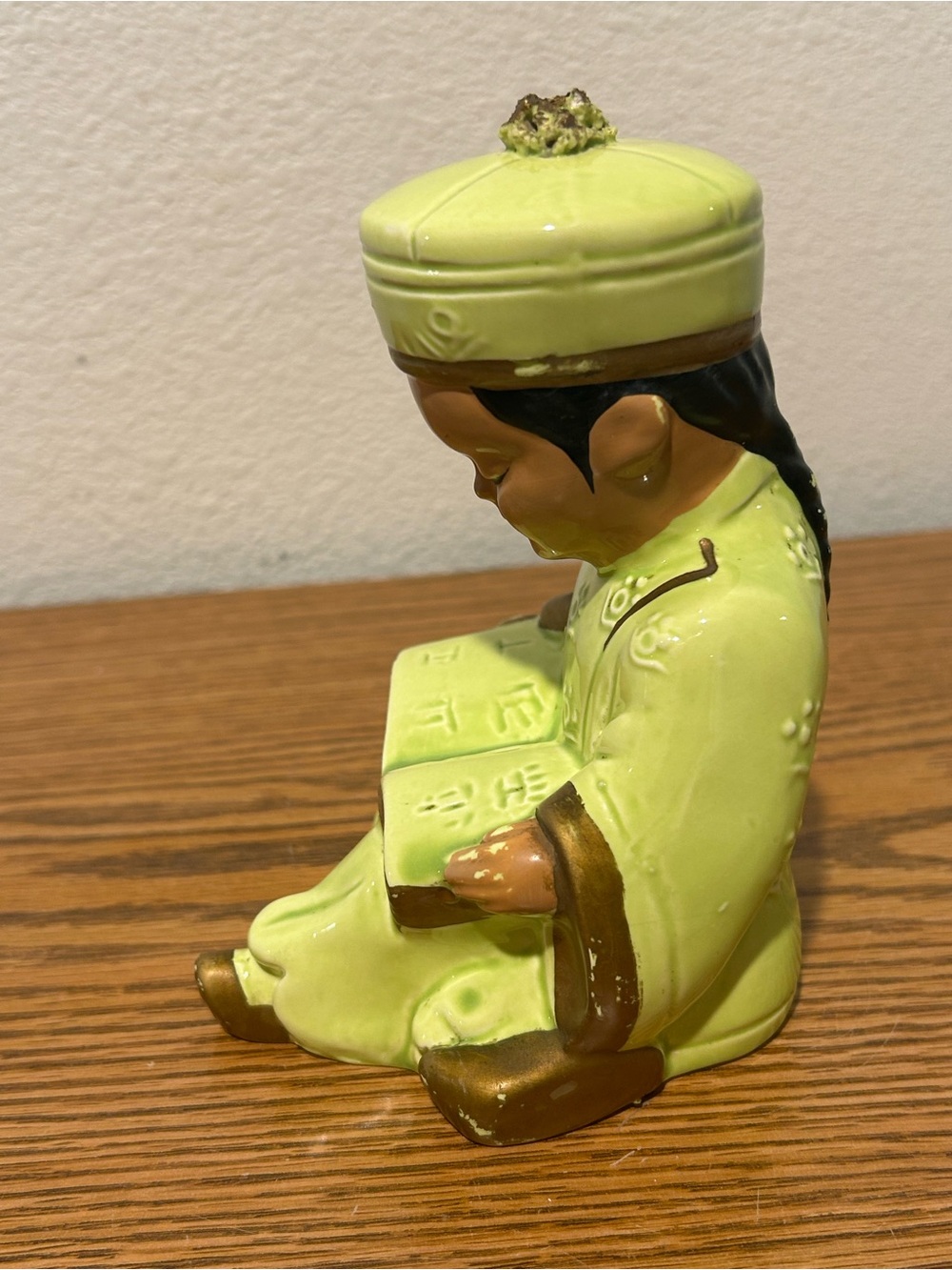 1950’s Glazed Ceramic Lime Green Asian Boy Reading - Picture 5 of 11